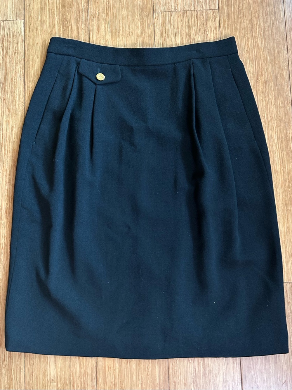 Authentic Vintage Burberry’s 100% Wool Pencil Skirt Made in USA - size 6 / 28